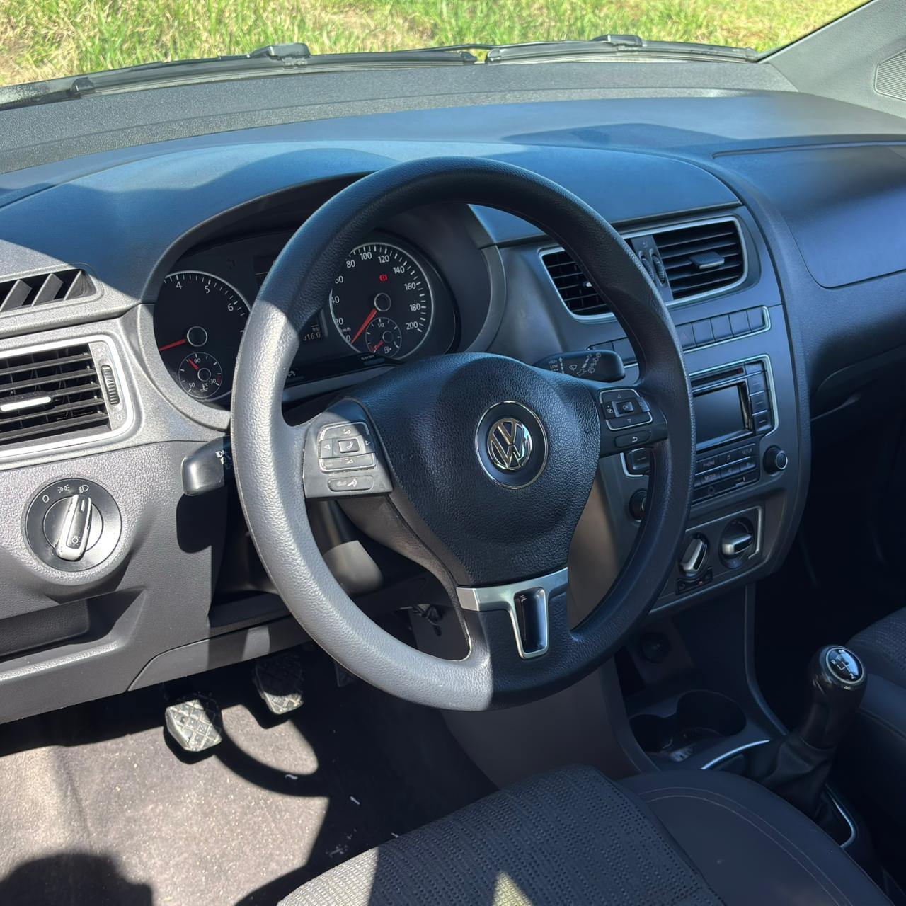 volkswagen fox 1.0 prata (11)